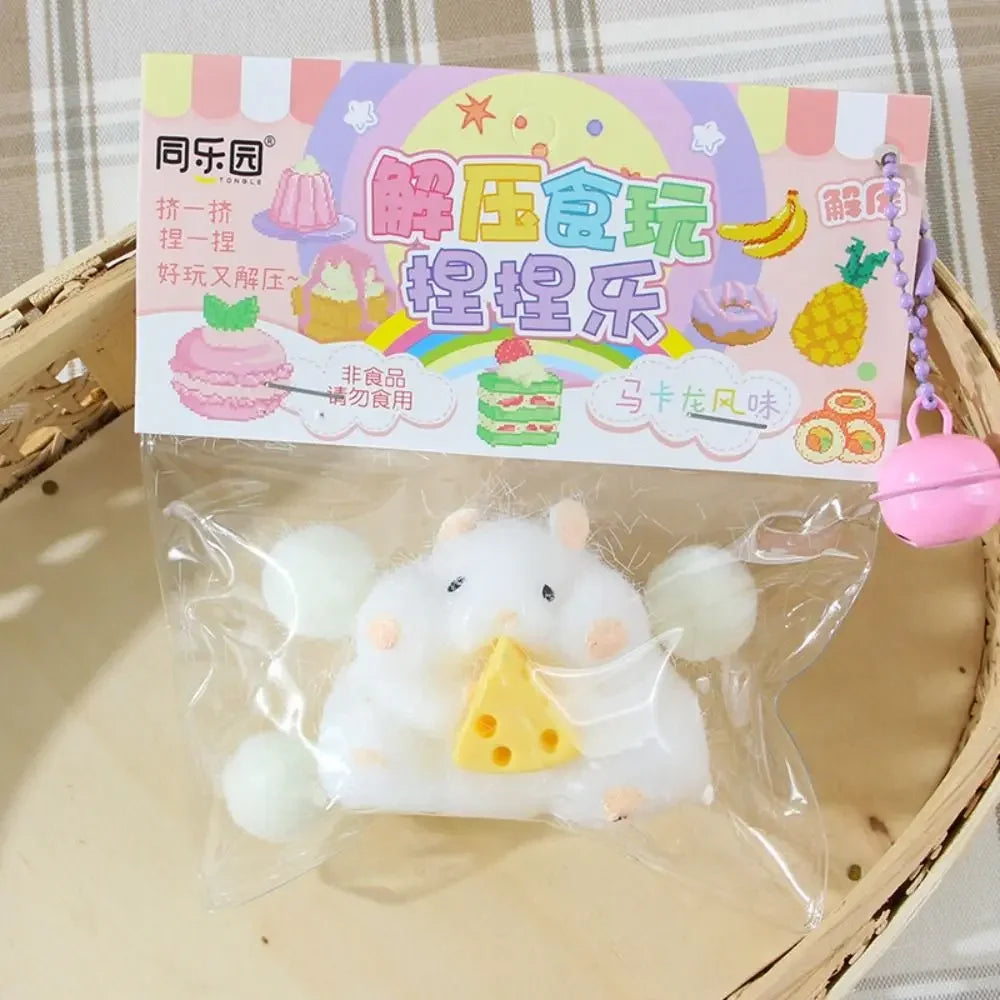 Squishy petit animal assis avec motif fromage