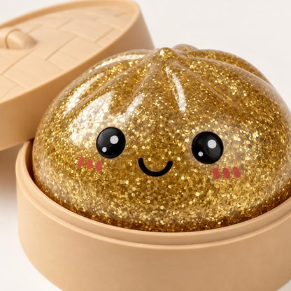 Squishy dumpling doré dans son panier — Vue détaillée