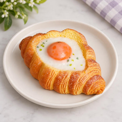Squishy croissant avec œuf décoratif — Présentation du produit