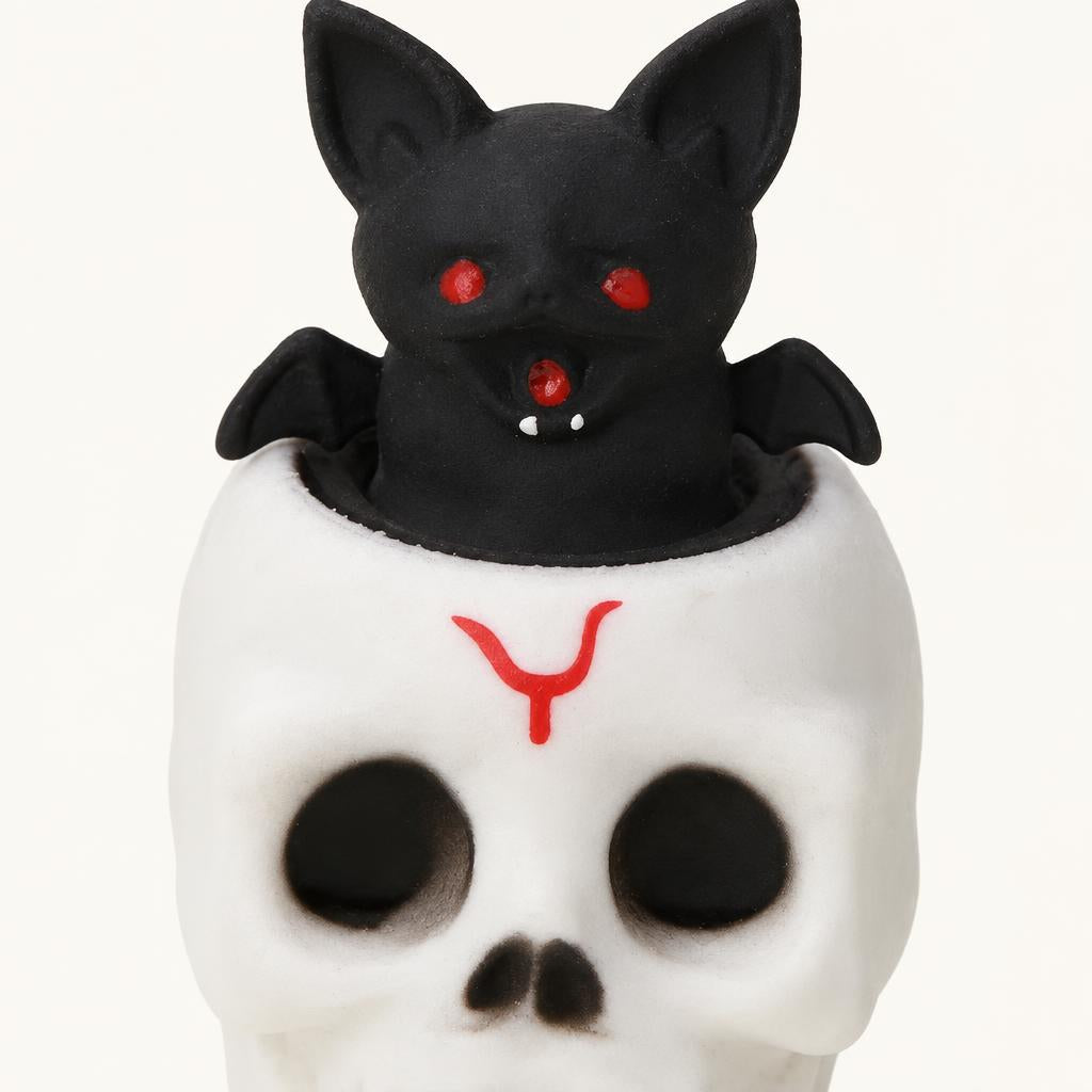 Squishy crâne avec chauve-souris — Vue détaillée