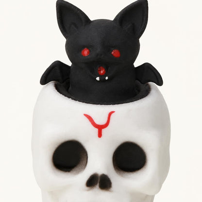 Squishy crâne avec chauve-souris — Vue détaillée