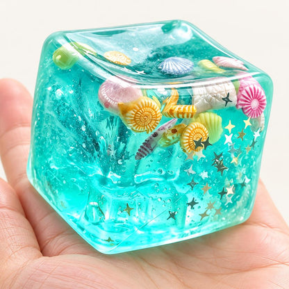 Squishy cube marin au bord supérieur creusé — Vue détaillée